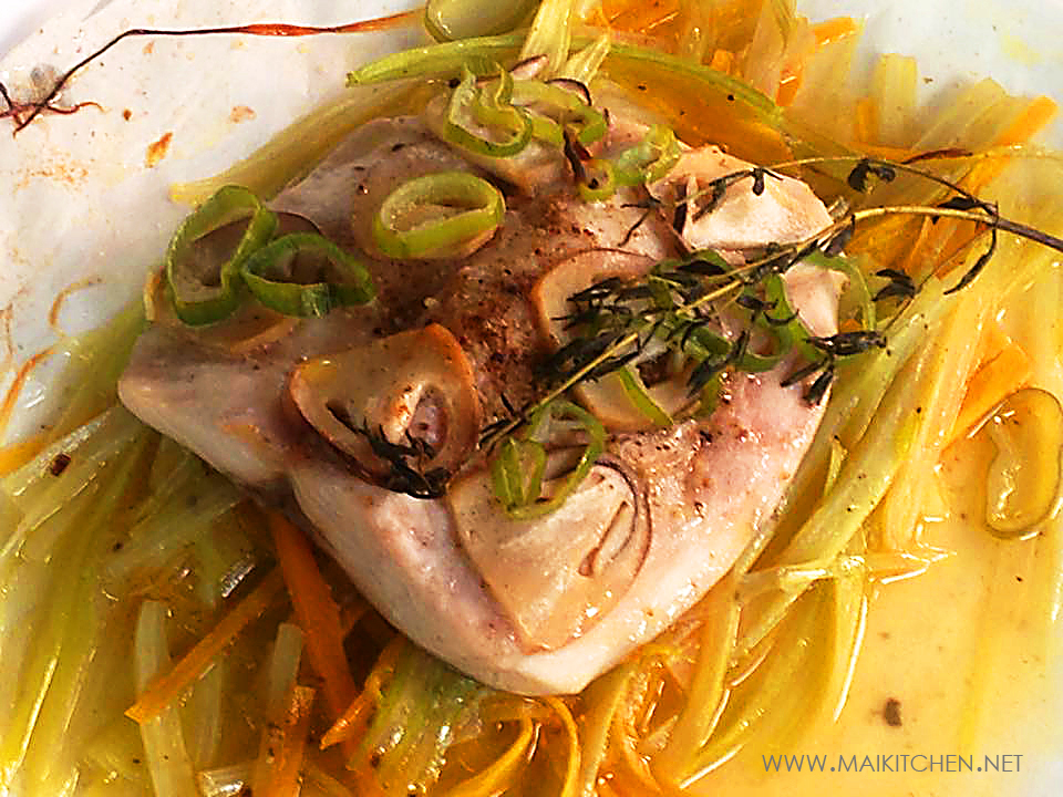 Cá vược bọc giấy bỏ lò